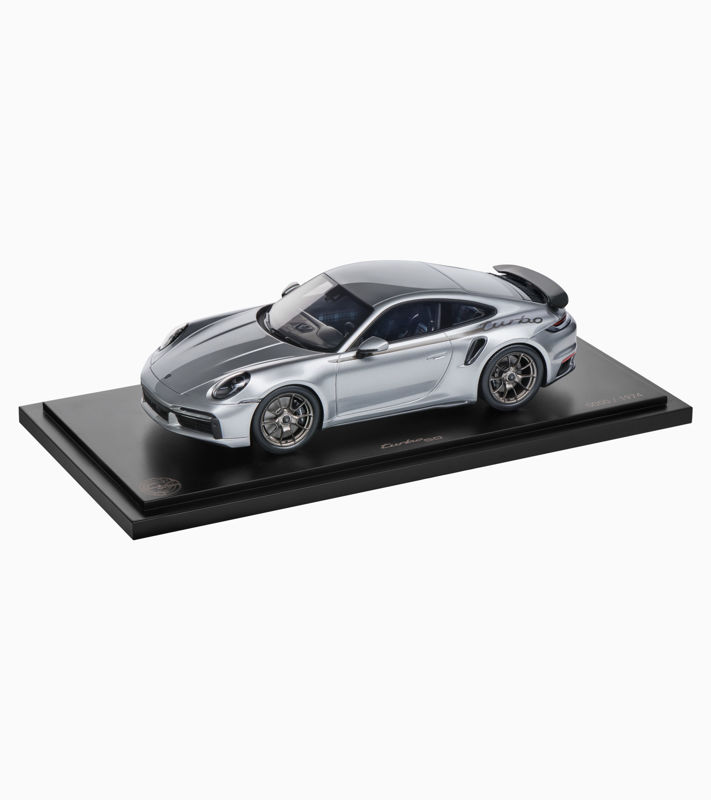 Porsche 911 Turbo 50 Years (992) – Limited Edition 1:18 resmi