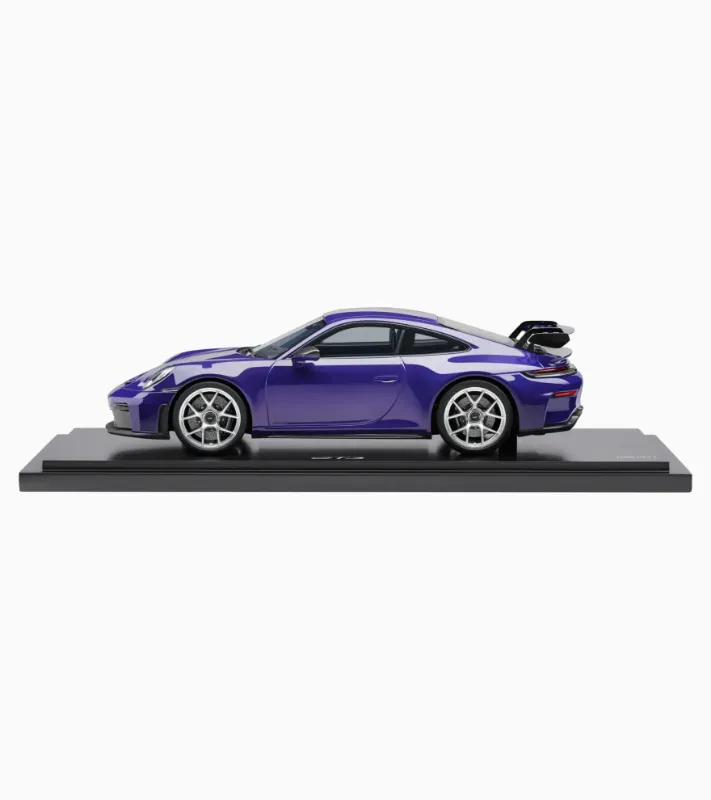 911 GT3 992.2 1:18 Ultraviolet Model Araba-1